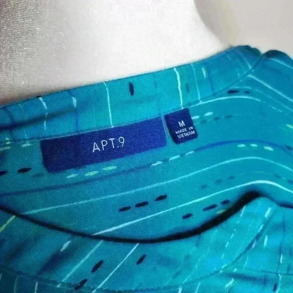 Apt. 9 women's blue geometric blouse size medium - Picture 7 of 7